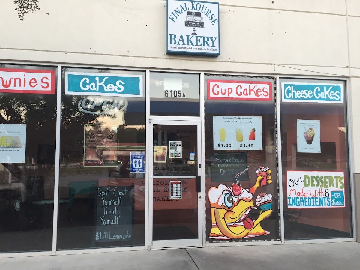 The pink-trimmed storefront of Final Kourse Bakery in Stockbridge, GA